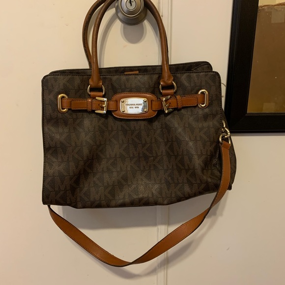 Amina’s Closet 💕 used Authentic Micheal Kors - Picture 2 of 5